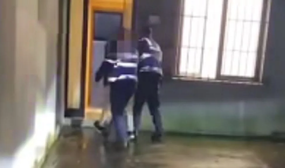 Dhëndri përdor valium për të vjedhur prindërit e bashkëshortes