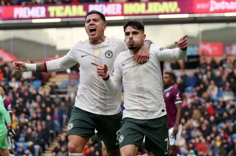Chelsea triumfon kundër Burnleyt, ngjitet në renditje
