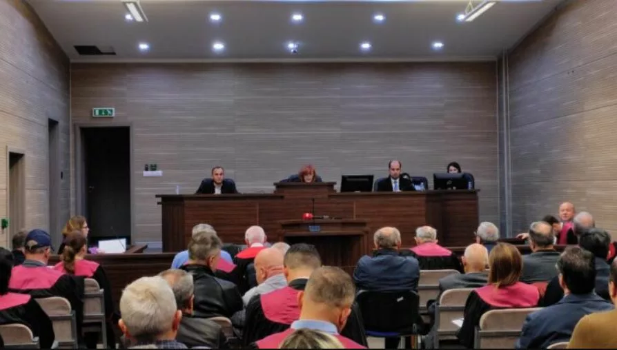 Ekzaminimet psikiatrike përdoren si mbrojtje ligjore për të akuzuarit