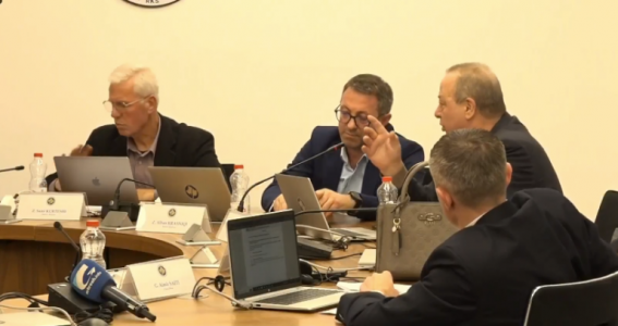 Diskutime në KQZ: VV-ja kundërshton dërgimin postar të votave