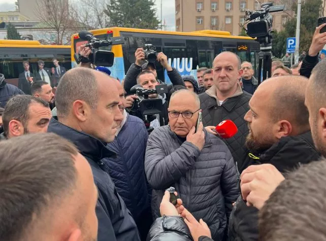 Protesta mbyllet për sot, nesër mund të rinisë pa zgjidhje