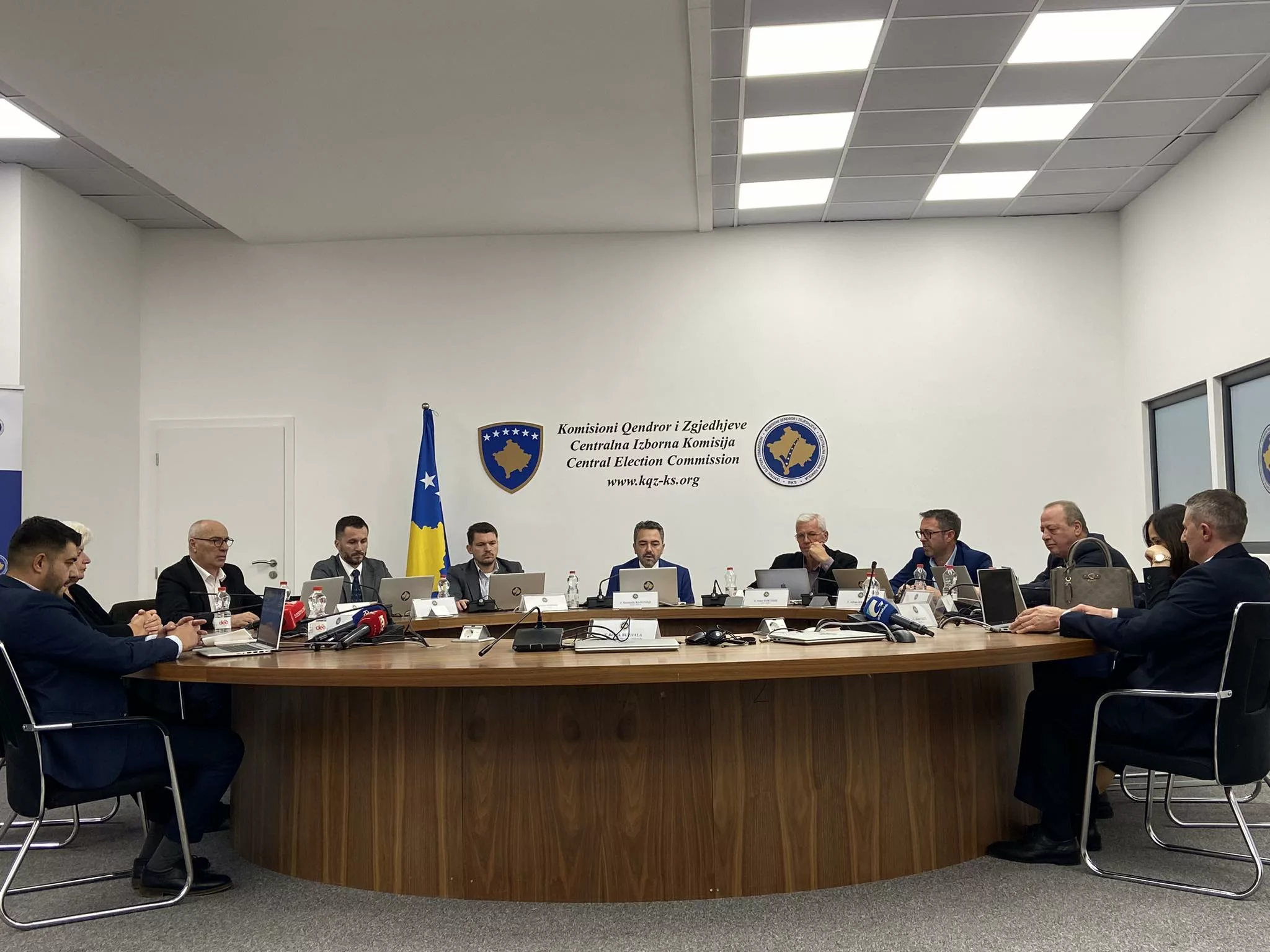 Votimi i mërgatës në rrezik për shkak të amendamentit të postës