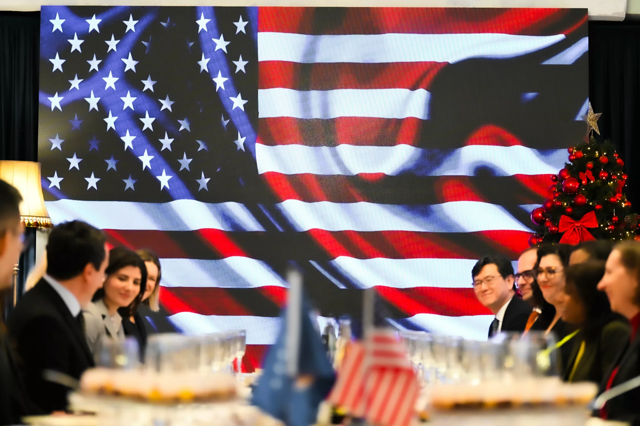 Kryeministri Kurti pret të Ngarkuarën me Punë në drekë festive