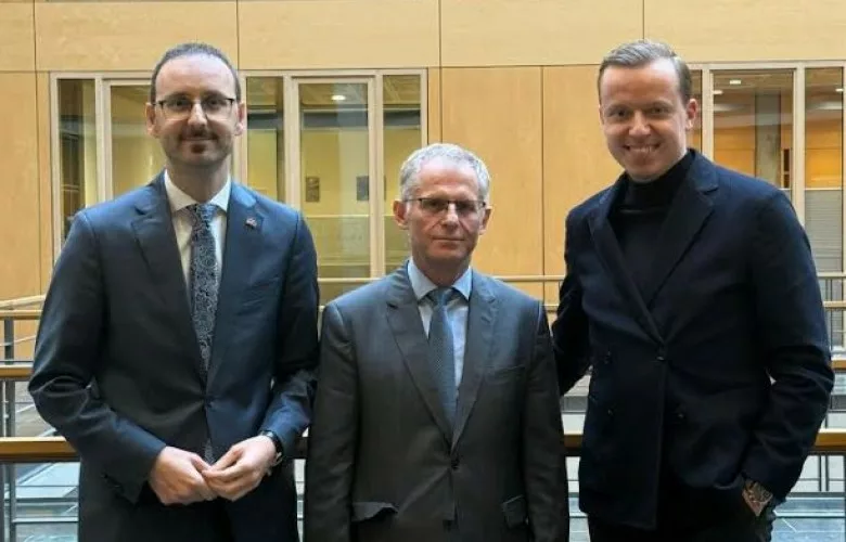 Bislimi zhvillon takim në Berlin me deputetin Adis Ahmetovic