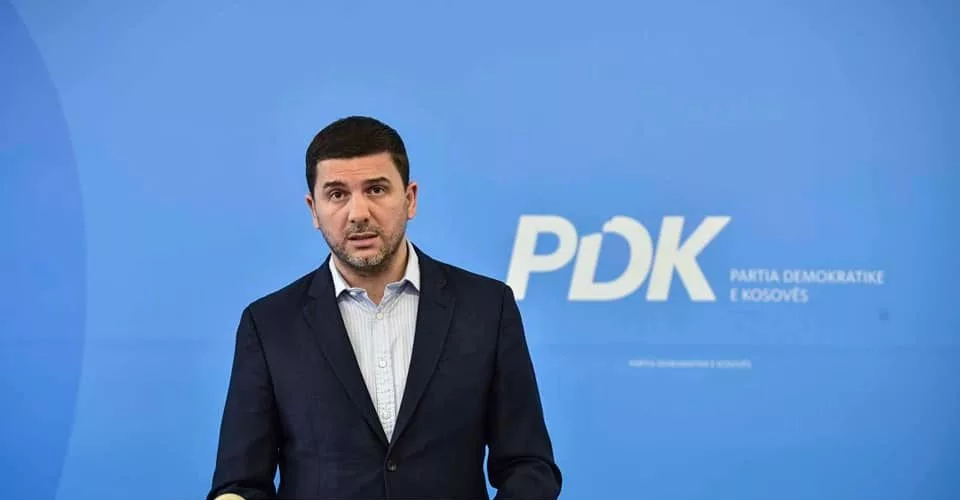 Memli Krasniqi dorëhiqet nga pozita e deputetit të PDK-së