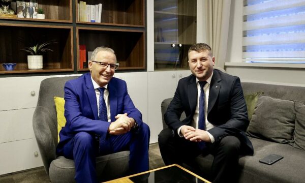 Gëzim Qerimi bashkohet me PDK-në, vlerësohet përvoja e tij akademike