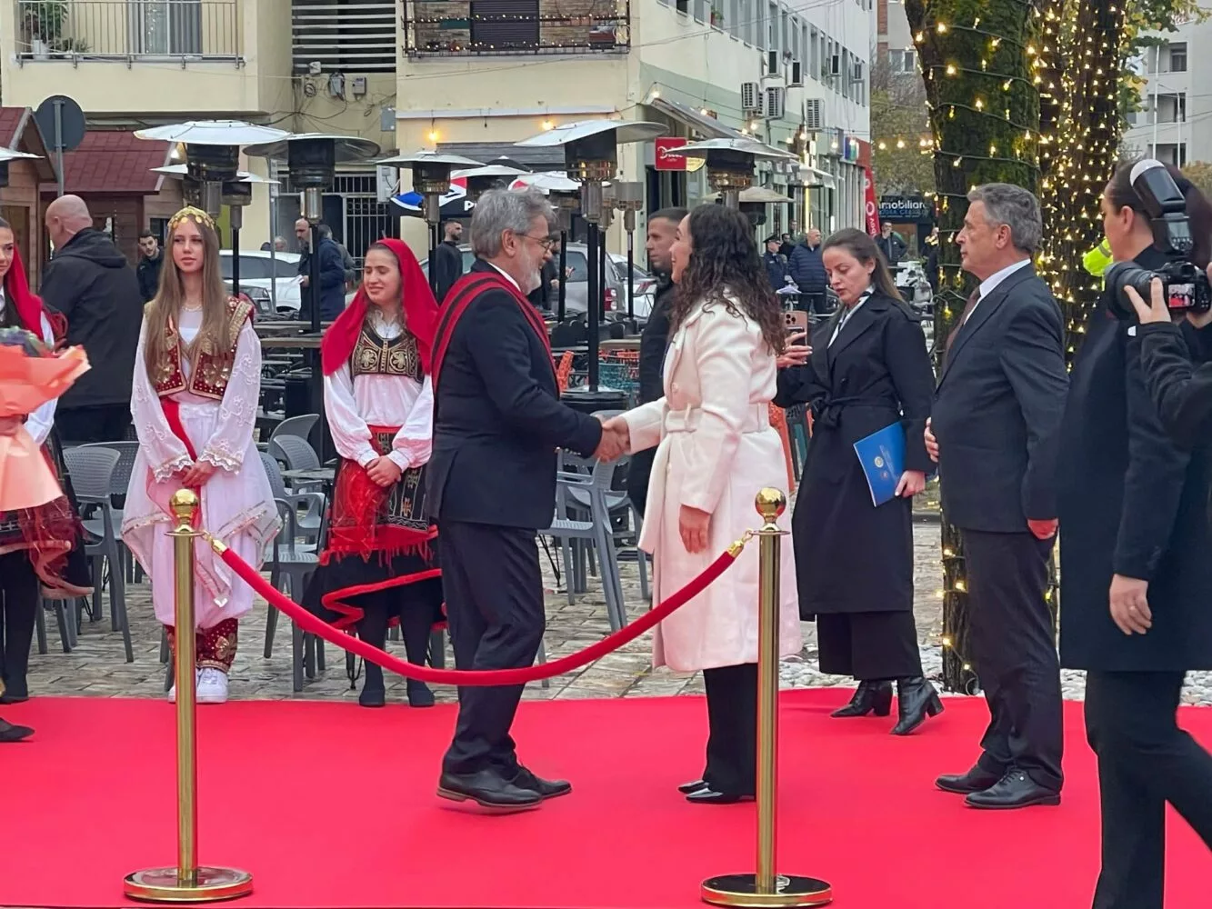 Presidentja Osmani viziton Shkodrën në kuadër të Ditës së Flamurit