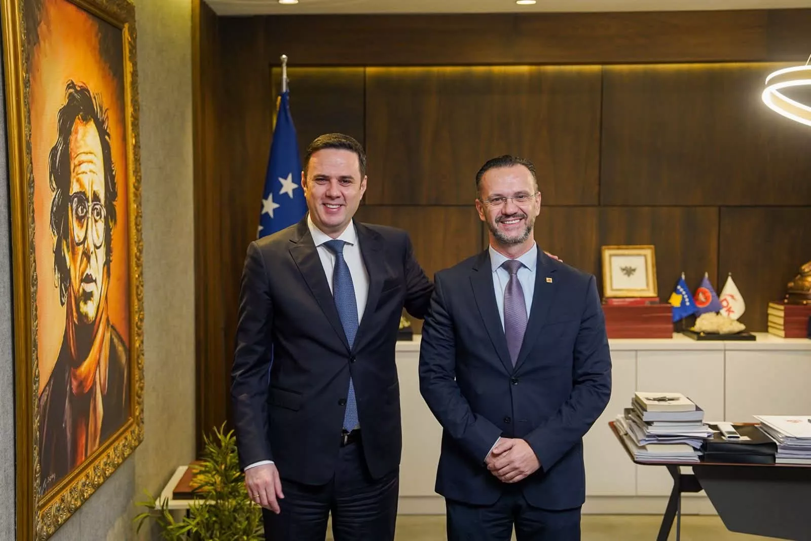 Diplomati Gëzim Kasapolli i bashkohet LDK-së, Abdixhiku komenton