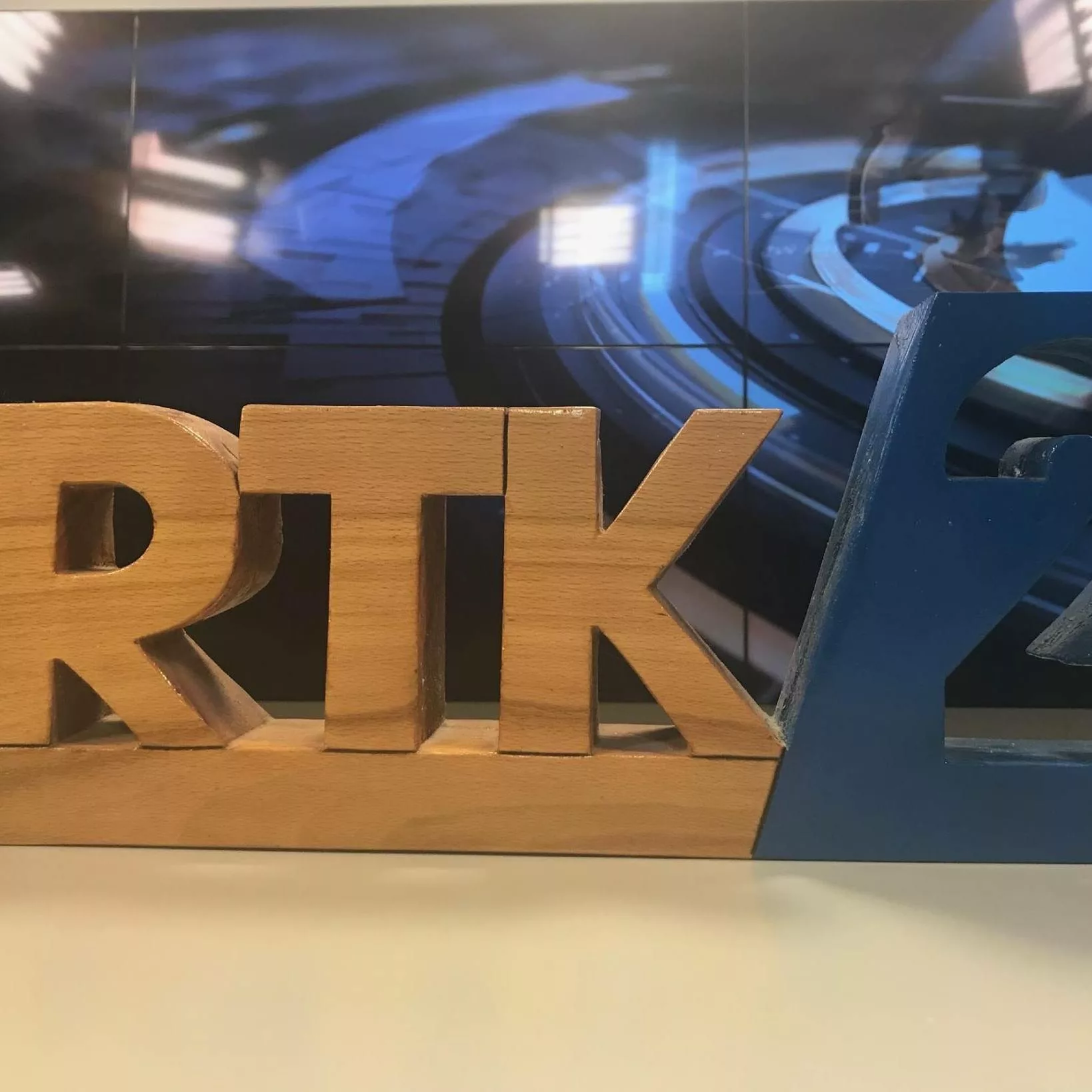 Qeveria e Kosovës mbështet financiarisht RTK-në, BE-ja miraton