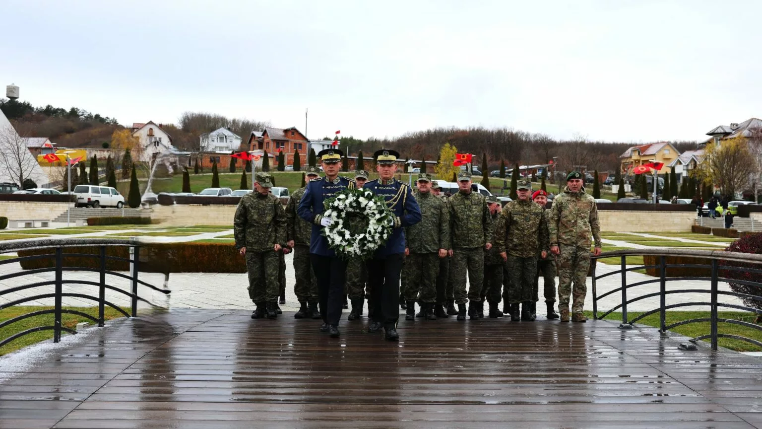 Forcat e Sigurisë së Kosovës nderojnë Kompleksin në Prekaz