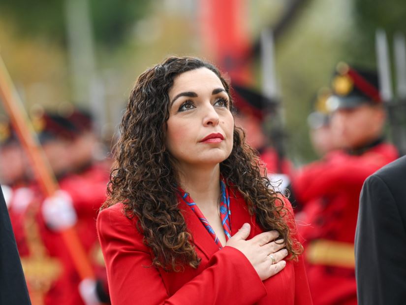 Presidentja Osmani në Vlorë: Nderime kombit dhe flamurit shqiptar