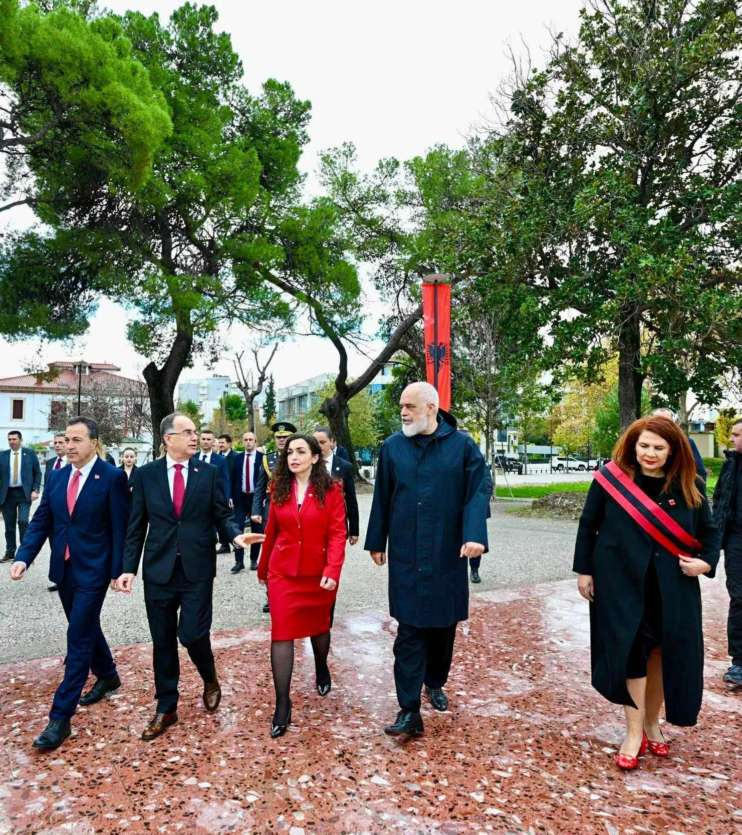 Presidentja Osmani: Nderojmë simbolin dhe unitetin shqiptar