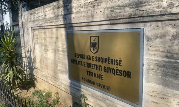 Kosovari 33-vjeçar dënohet në Shqipëri për fyerje flamuri