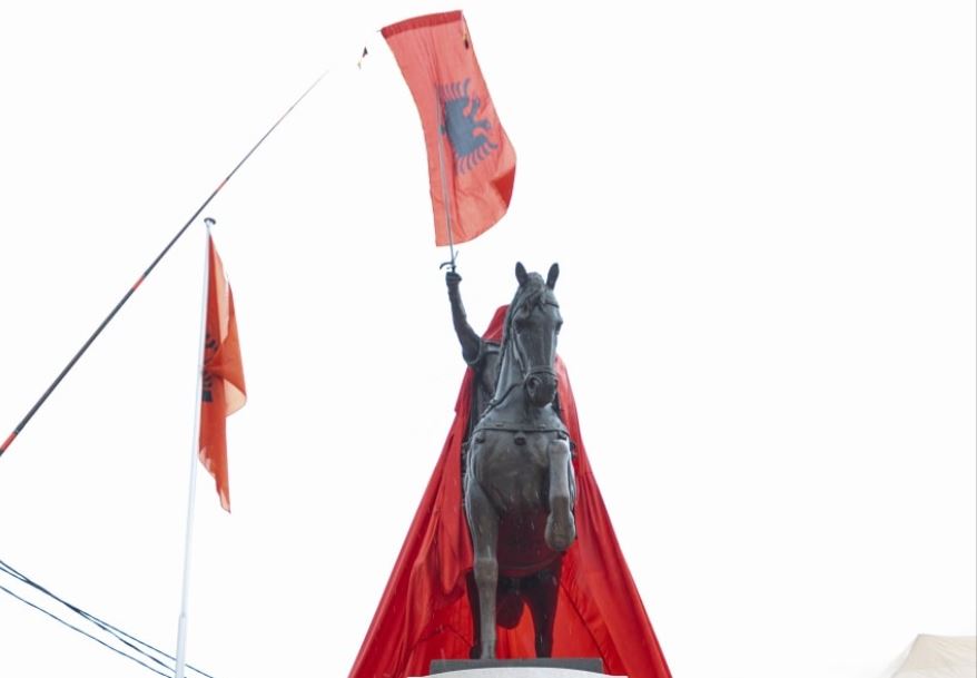 Shtatorja e Skënderbeut zbulohet në Kërçovë, nderohet kombi