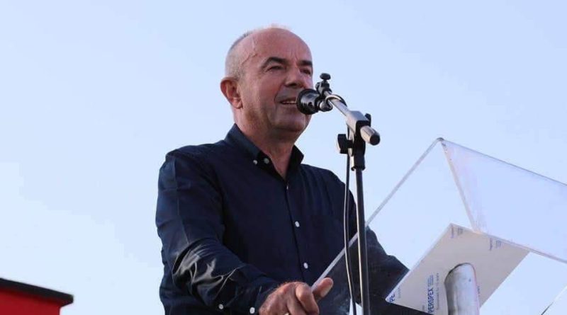 Ish-deputeti i PDK: Votuesit të mbajnë përgjegjës Albin Kurtin