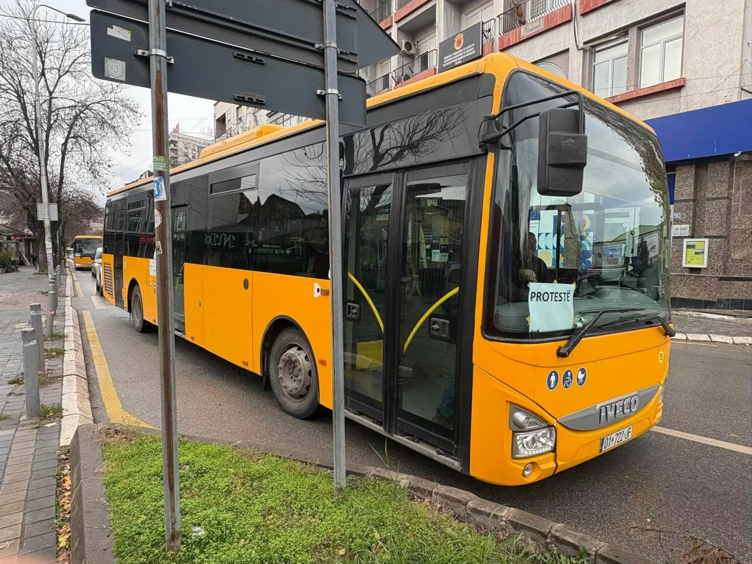 Transporti Publik Ndërpritet në Tiranë, Greva Vazhdon