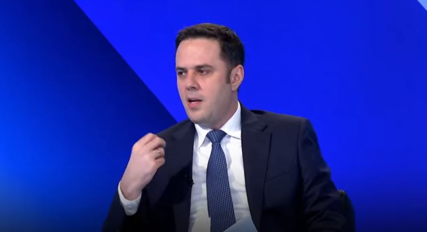 Abdixhiku kritikon VV-në: Vuk Hamoviqi përfiton shumë nga Kosova