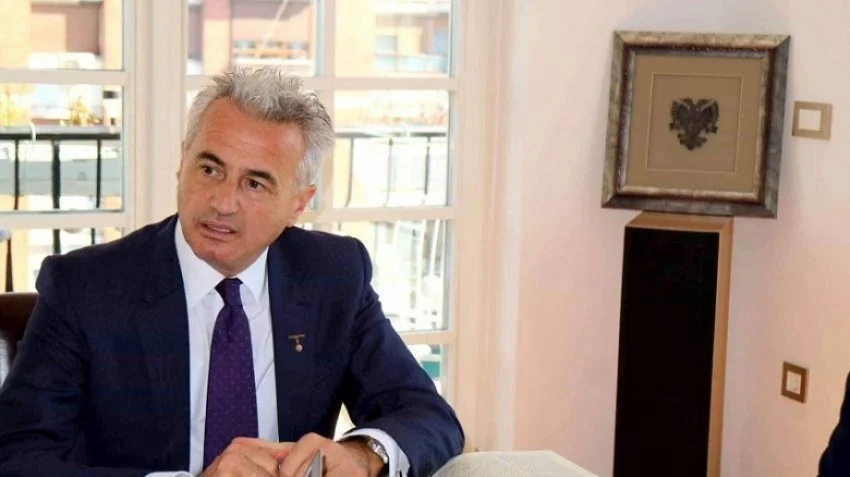 Arianit Koci konsulton publikun në Facebook për karrierën politike