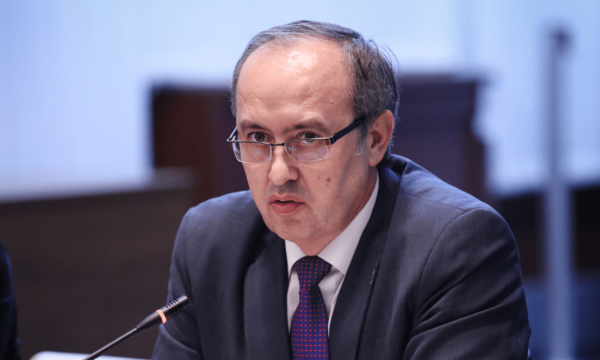 Hoti: Duhet larguar përbuzësit e shtetit përmes votës