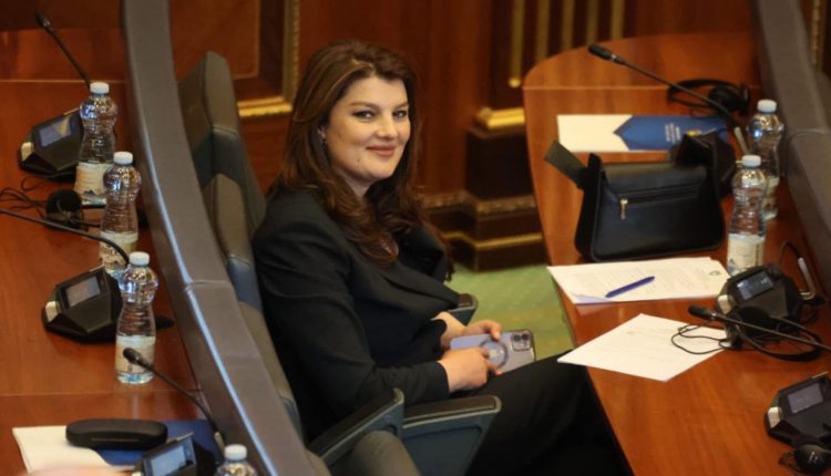 Kosovare Murseli rikandidon për deputete në listën e PDK-së