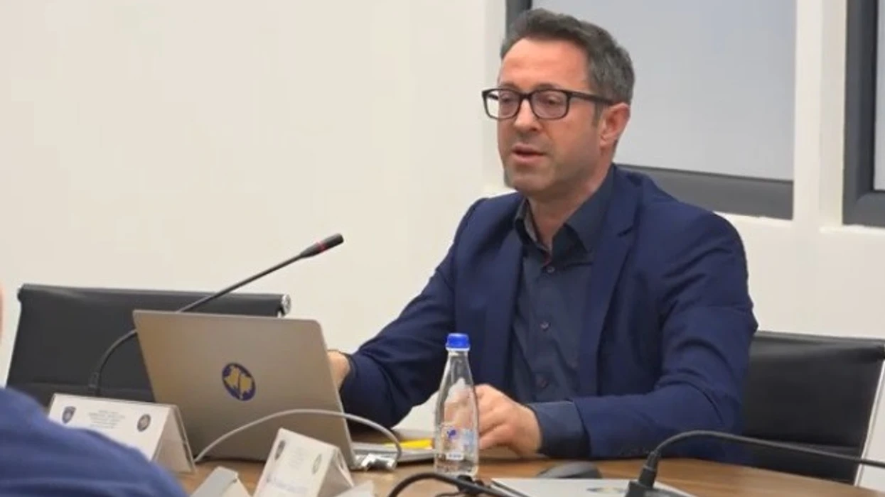 Krasniqi i VV-së reagon ndaj kritikave të ambasadorëve