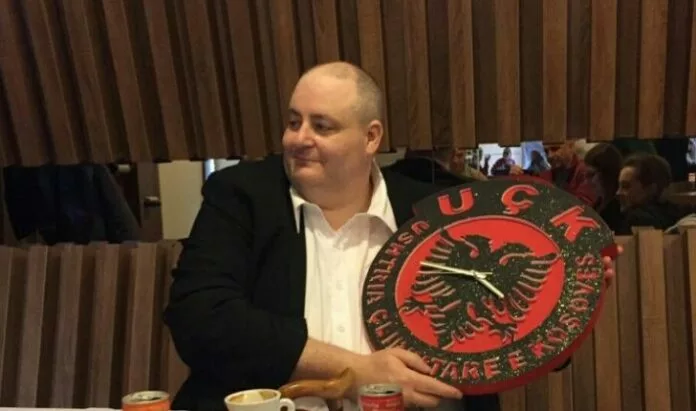 Osmani i akordon shtetësinë shqiptare ish-ushtarit britanik të UÇK-së