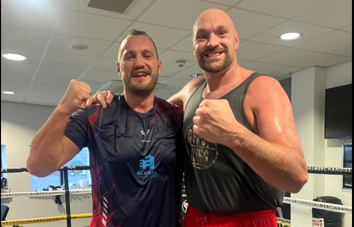Boksieri shqiptar stërvitet me Tyson Fury në Angli