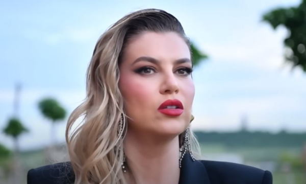 Leonora Jakupi mahnit me veshjen tradicionale shqiptare