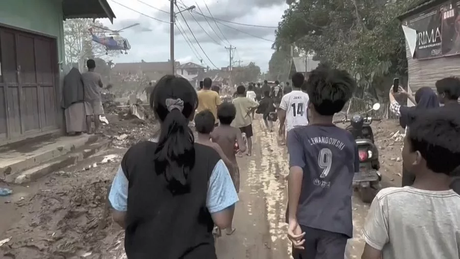 Përmbytjet në Indonezi shkaktojnë mbi 900 viktima