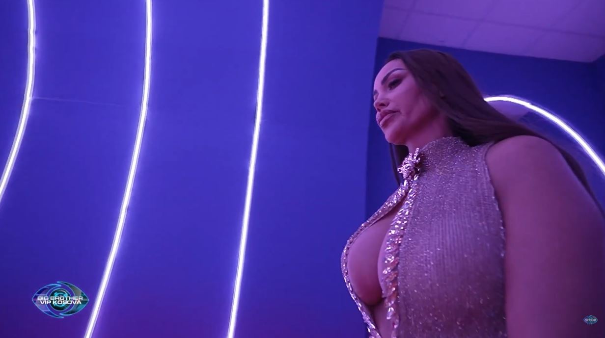 Fjolla Morina hyn si pjesëmarrëse në Big Brother VIP Kosova