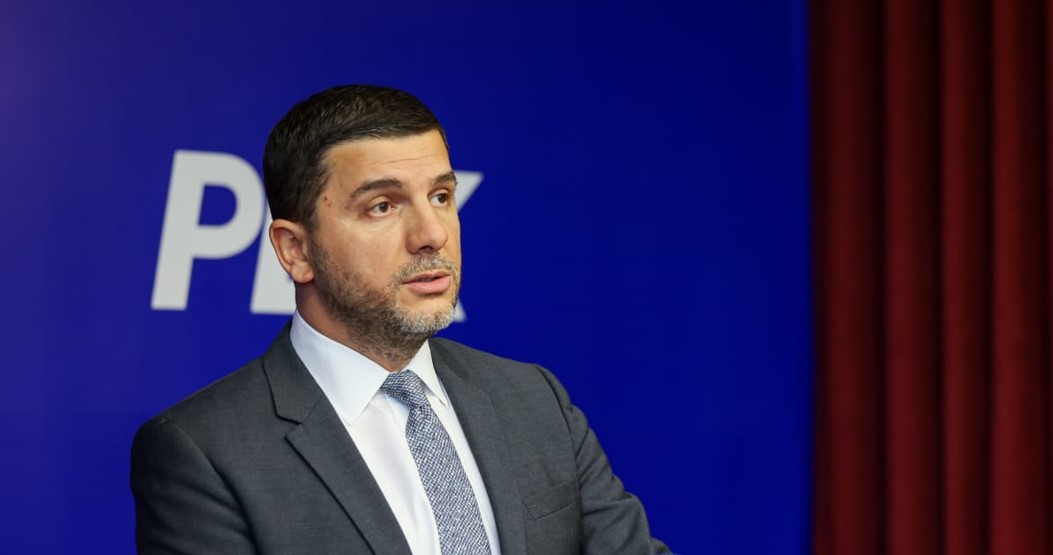 Memli Krasniqi fton në protestë për mbrojtjen e ish-liderëve UÇK-së