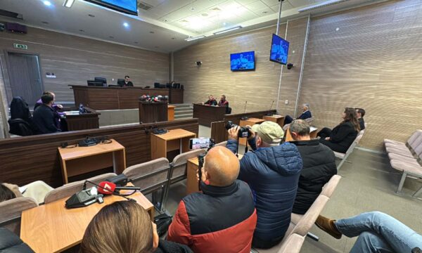 Seanca mbi rezervat shtetërore mbahet pa të dyshuarit kryesorë