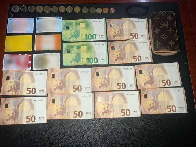 Qytetari në Prishtinë dorëzon portofolin e gjetur në polici