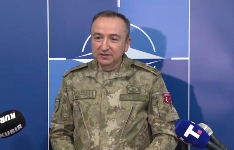 Komandanti i KFOR-it diskuton sigurinë rajonale në Beograd