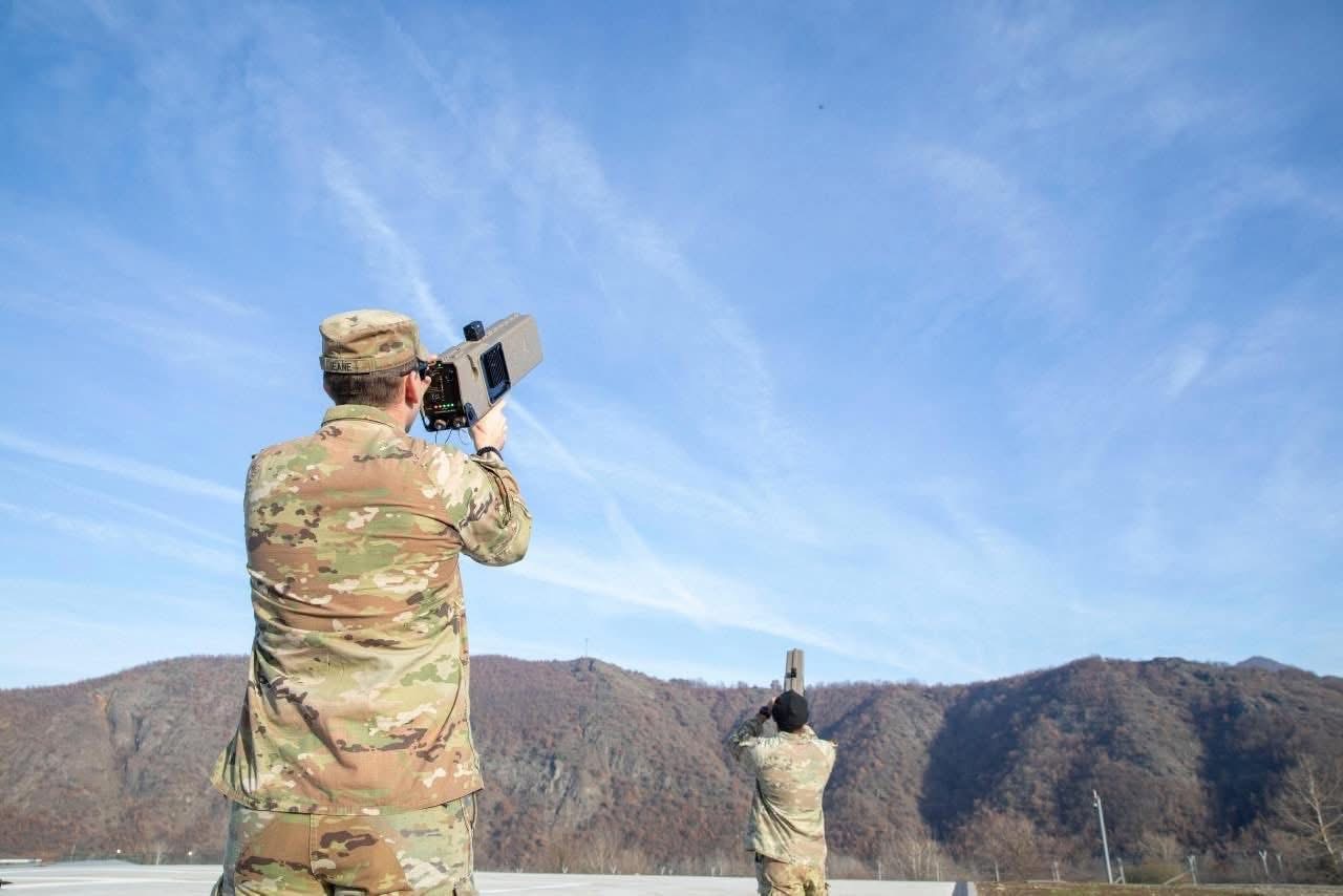 Forcat Amerikane në Kosovë Stërviten për Neutralizimin e Dronëve
