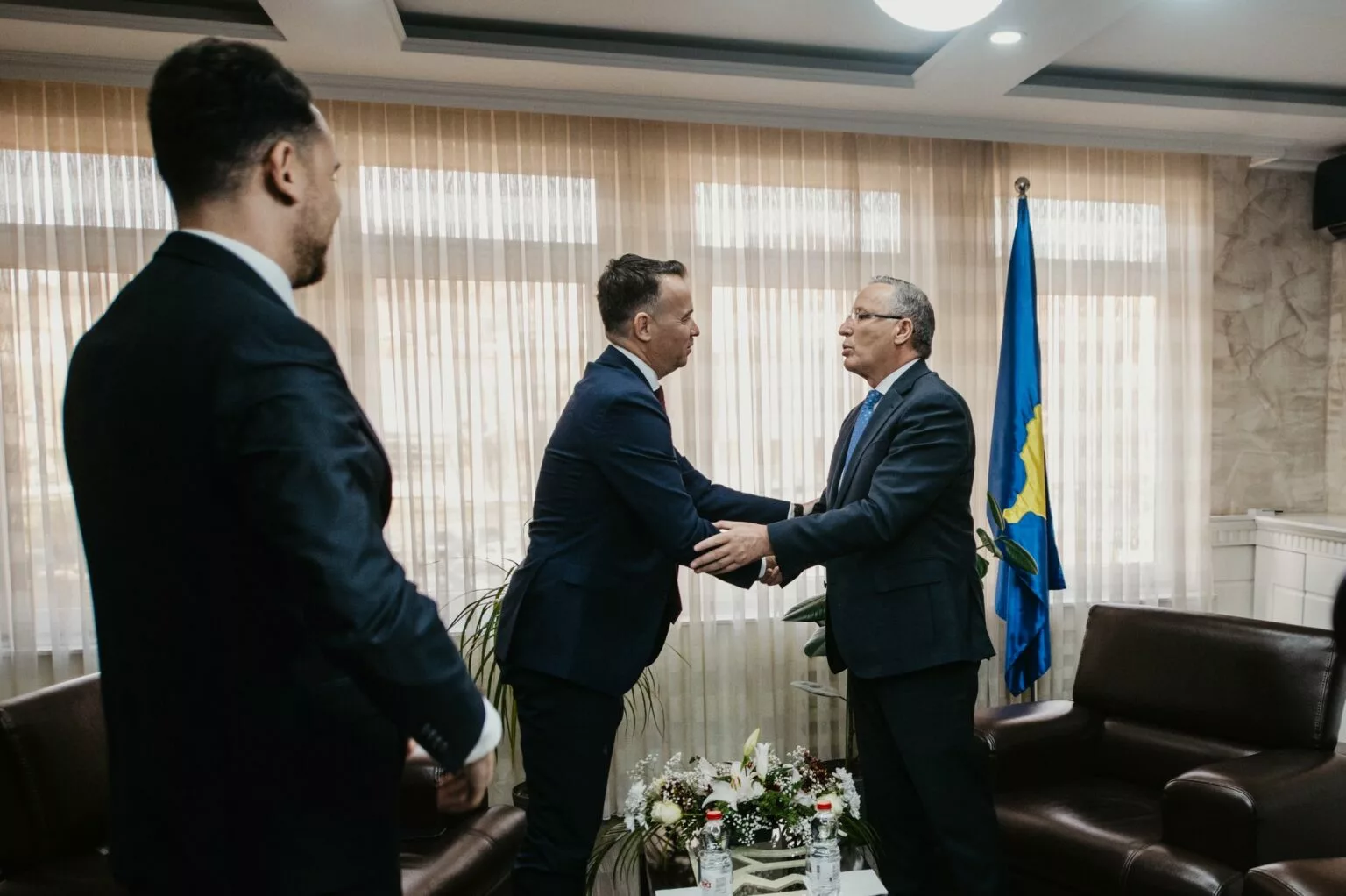 Faton Peci vlerëson kontributin e Bedri Hamzës për Mitrovicën