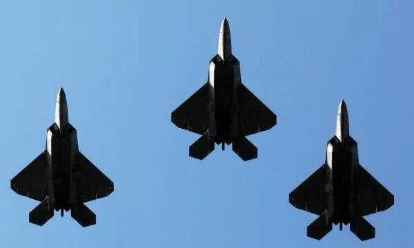 Zvicra: Buxheti i lejon blerjen e 24 avionëve luftarakë