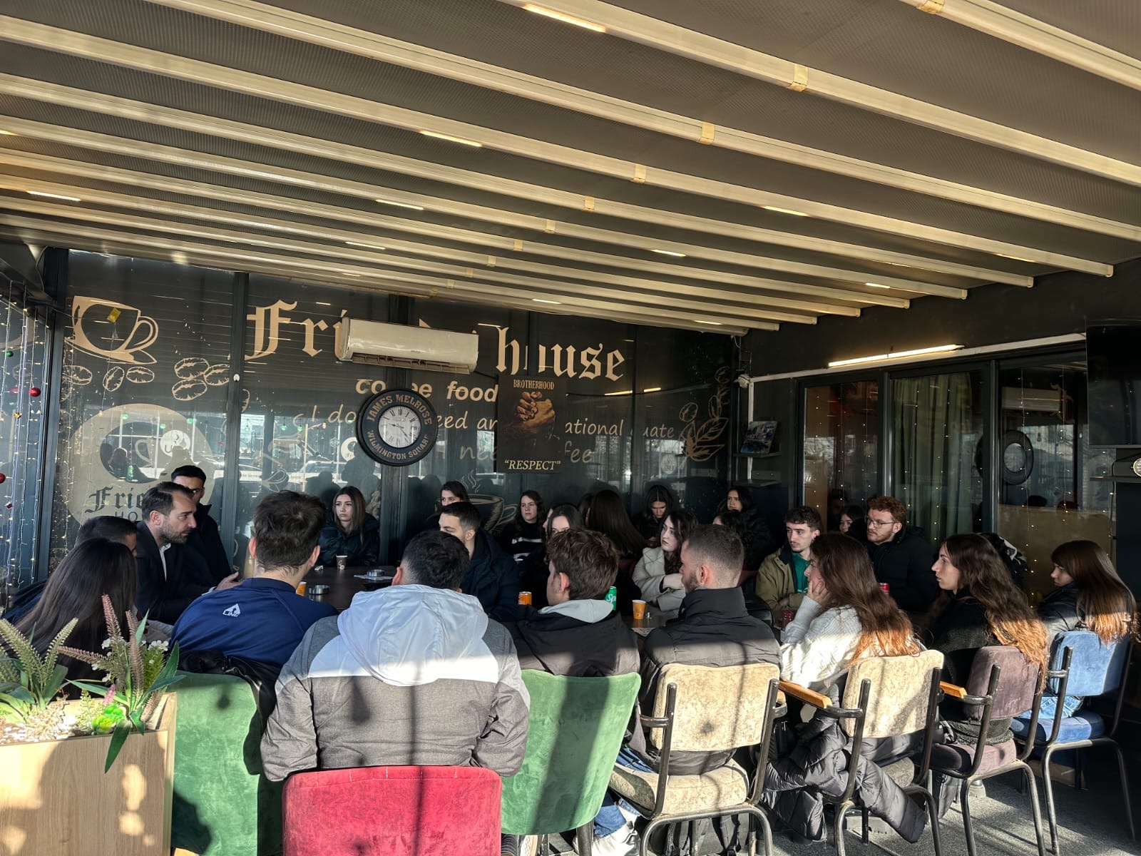 Ish-studentët mbështesin kandidatin e PDK-së, Muzafer Shala