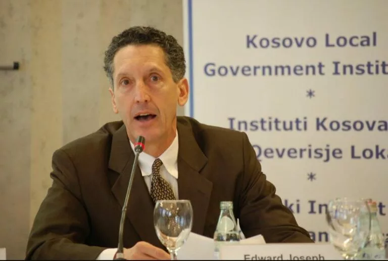 Trumpi i vendosur për të ndihmuar Kosovën dhe Serbinë drejt NATO-së