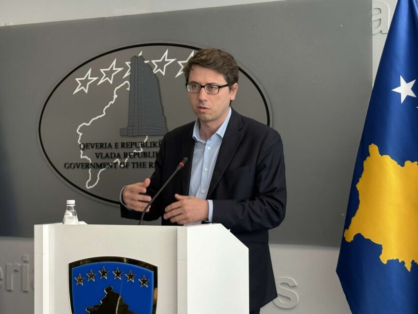 Tri konkurse në Ministrinë e Financave pezullohen për 3 muaj