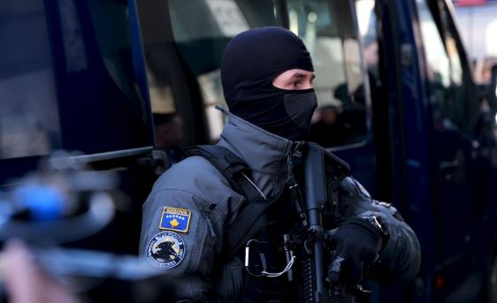 Ish-ministri arrestohet në aksionin Polici-AKI; konfiskime makinësh