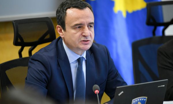 Kurti kritikon opozitën për qëndrime më të ashpra ndaj Kosovës