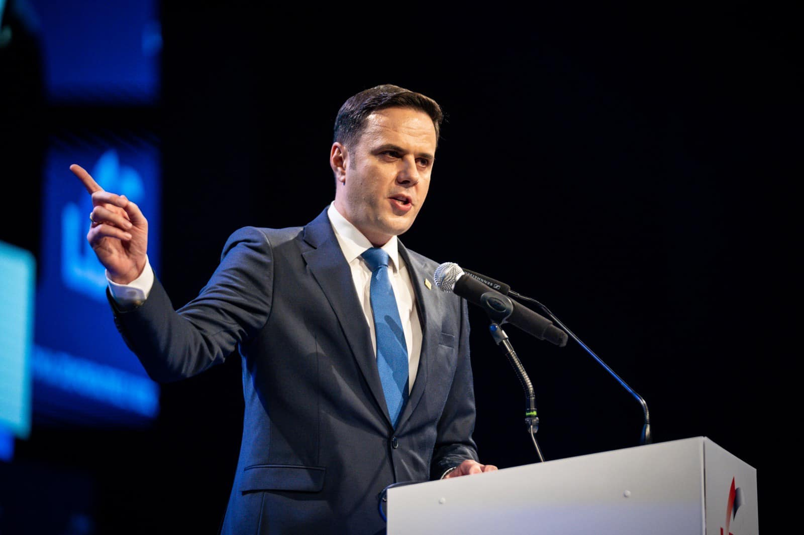 Abdixhiku: Mbështetje për çiftet e reja, themeli i shtetit të fortë