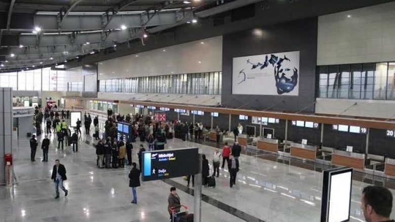 Dogana e Kosovës kap 8 mijë funta të fshehura në çorape në aeroport