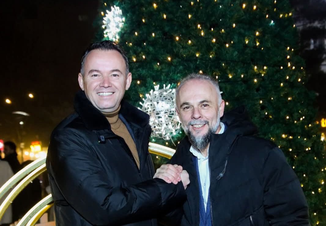 Faton dhe Tafil Peci inaugurojnë “Sheshin Festiv” në Mitrovicë