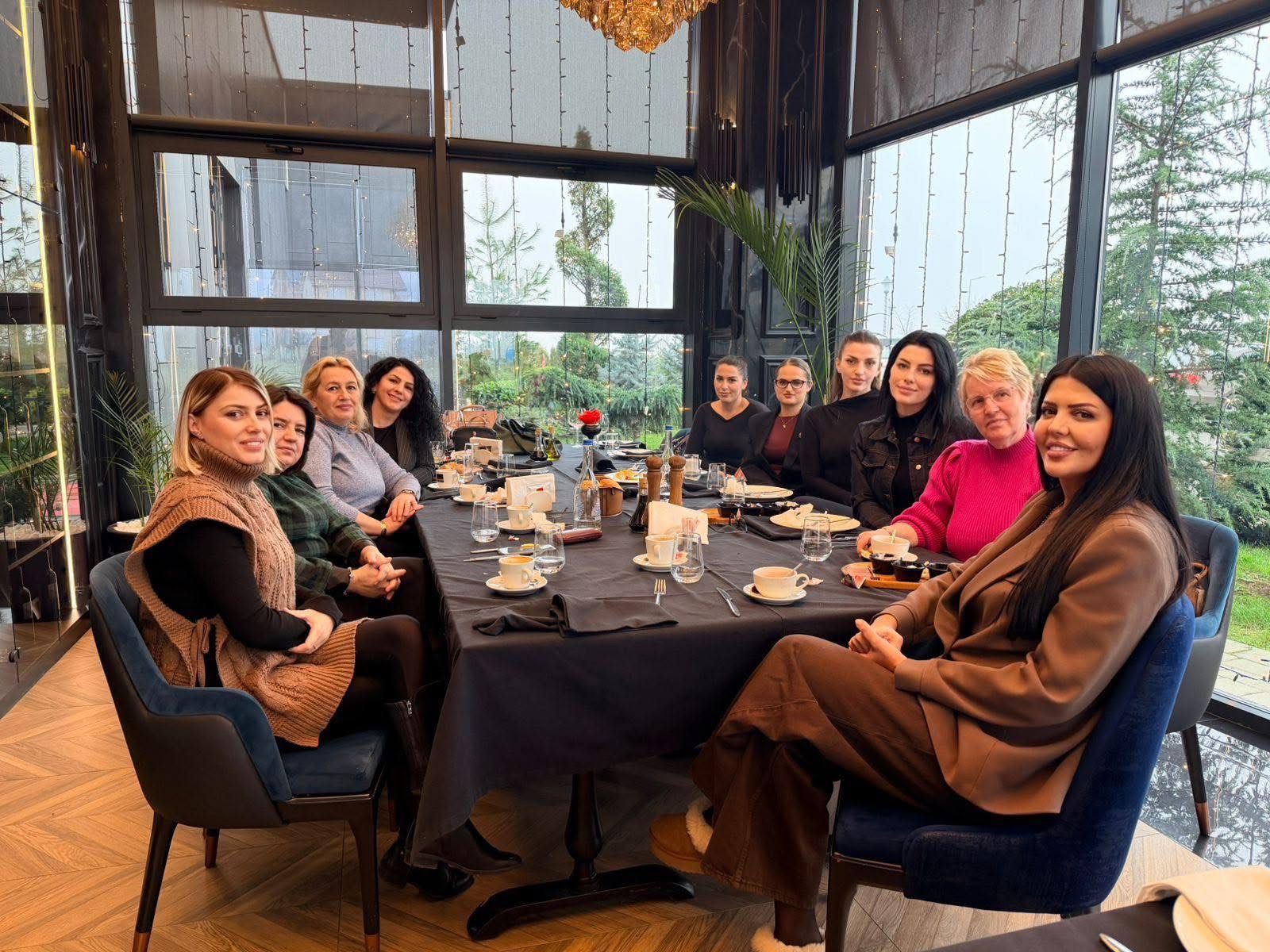 Rezarta Krasniqi zhvillon takim me gratë e LDK-së në Vushtrri