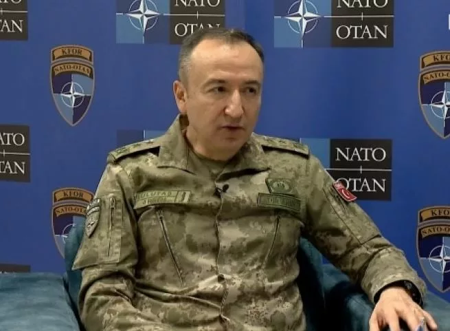 Komandanti i KFOR-it: Qetësi në Kosovë, por situata mbetet e brishtë