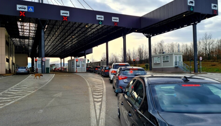 Fluksi i diasporës shënon rritje në pikat kufitare të Kosovës