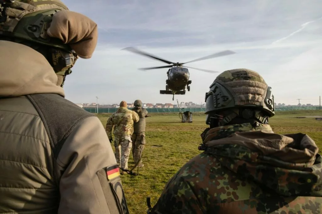 Stërvitje me ngarkesa litarësh për ushtarët e KFOR-it