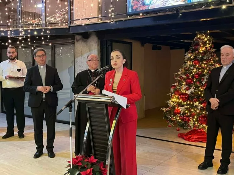 Osmani për Krishtlindje: Të reflektojmë mbi vlerat tona kombëtare